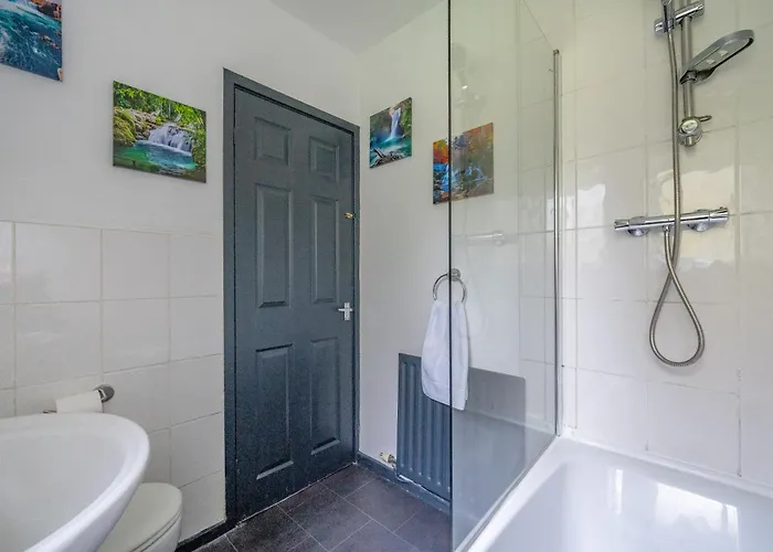 *rb26s* For Your Relaxed & Cosy + Free Parking + Free Fast Wifi * *